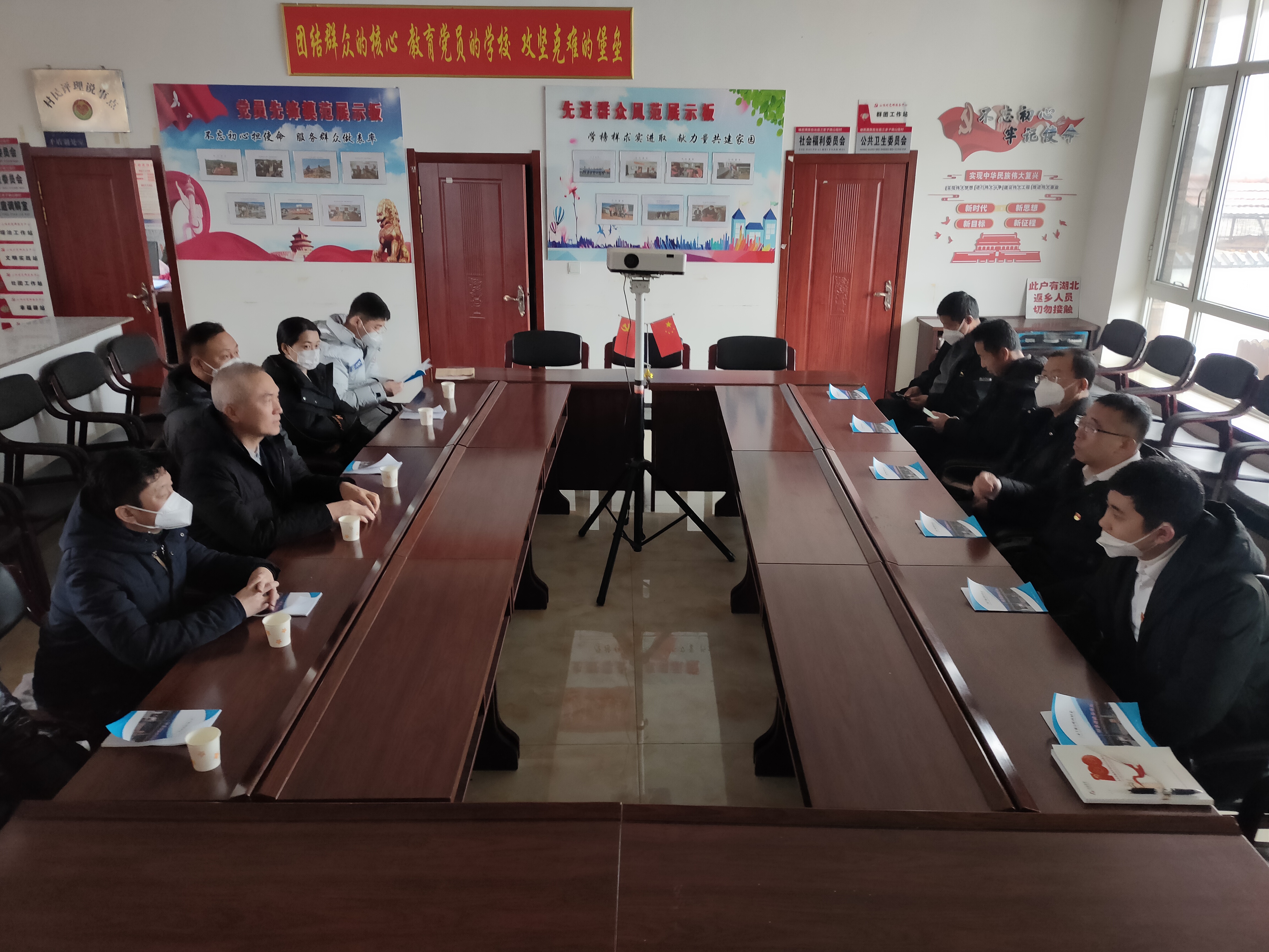 踐行國企責任，迎新春送溫暖——鞍勤集團、溫泉集團、公服集團前往駐村工作隊 走訪慰問