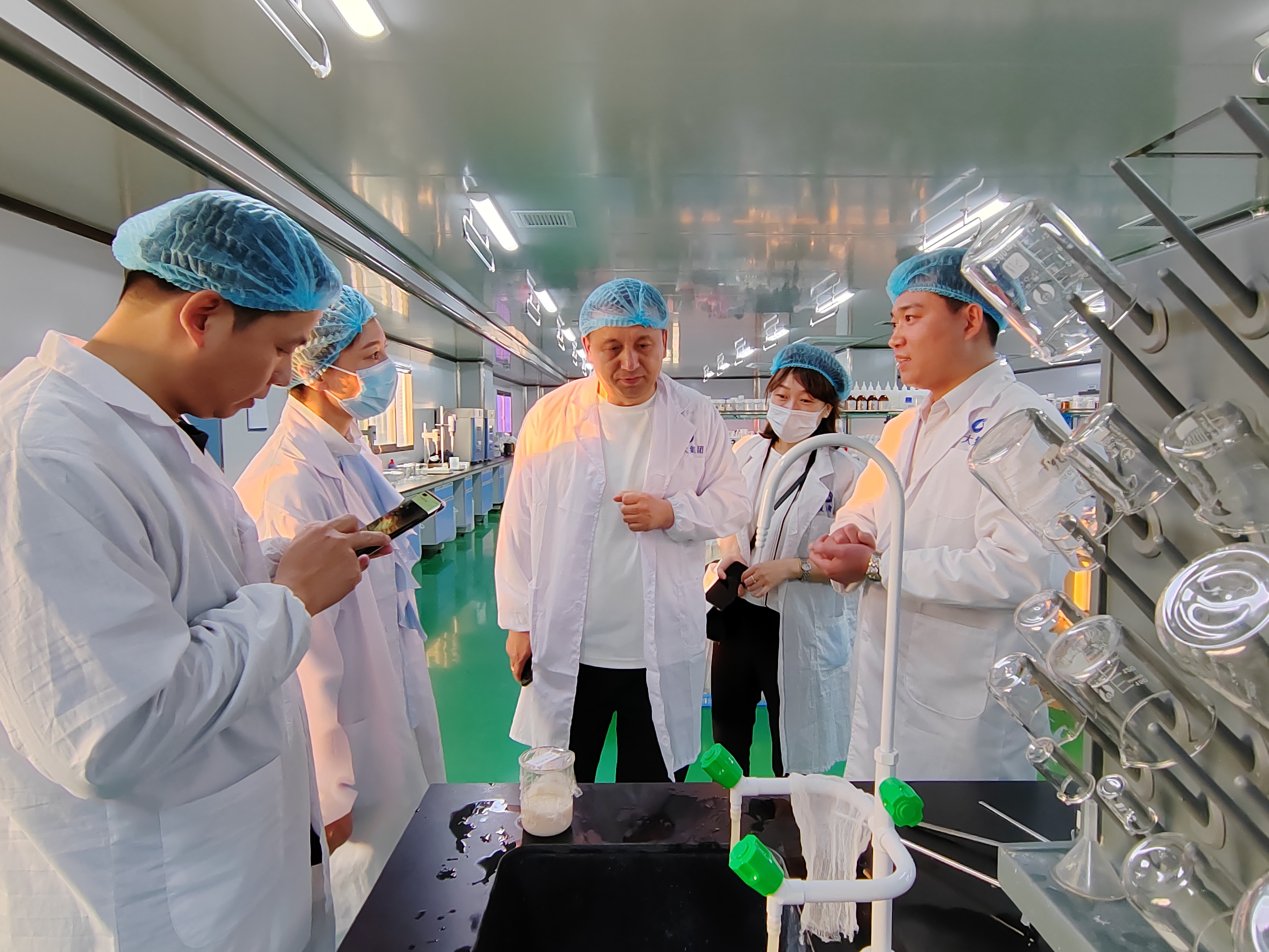 鞍勤集團(tuán)、溫泉集團(tuán)、公服集團(tuán)商務(wù)考察組赴廣州調(diào)研